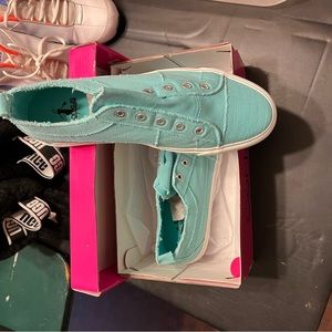 Light blue color slip on fashion tennis shoes